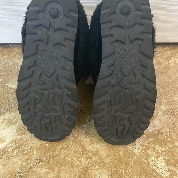 UGG CLASSIC II Sherpa w/leather Short Boots - Picture 7 of 13